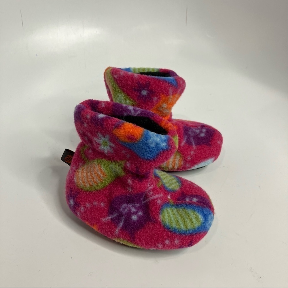 Acorn baby booties cat print size‎ 6-12 mo